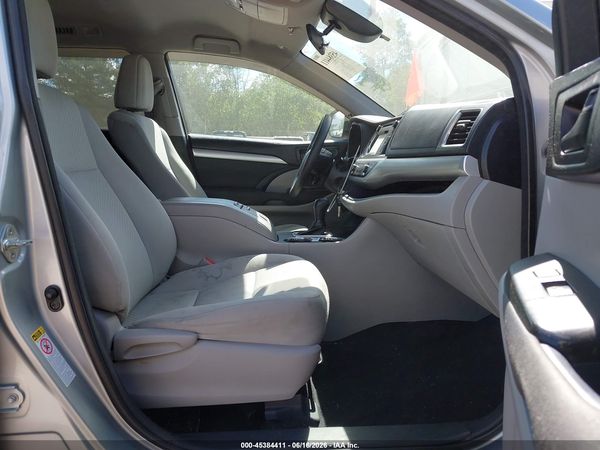 2017 TOYOTA HIGHLANDER LE