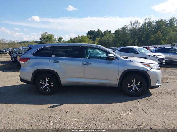 2017 TOYOTA HIGHLANDER LE