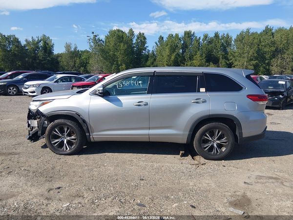 2017 TOYOTA HIGHLANDER LE