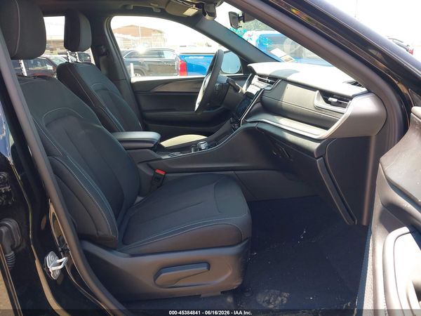 2025 JEEP GRAND CHEROKEE LAREDO X 4X2