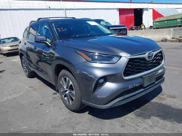 2021 TOYOTA HIGHLANDER XLE