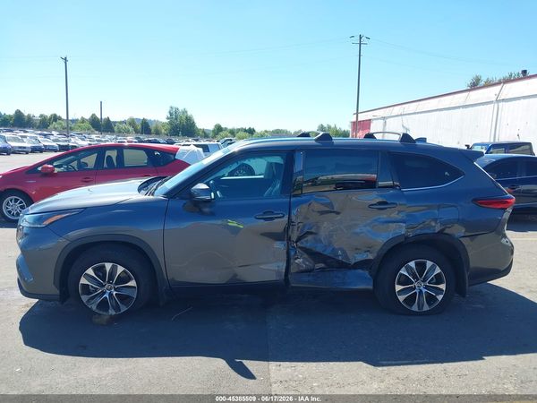 2021 TOYOTA HIGHLANDER XLE