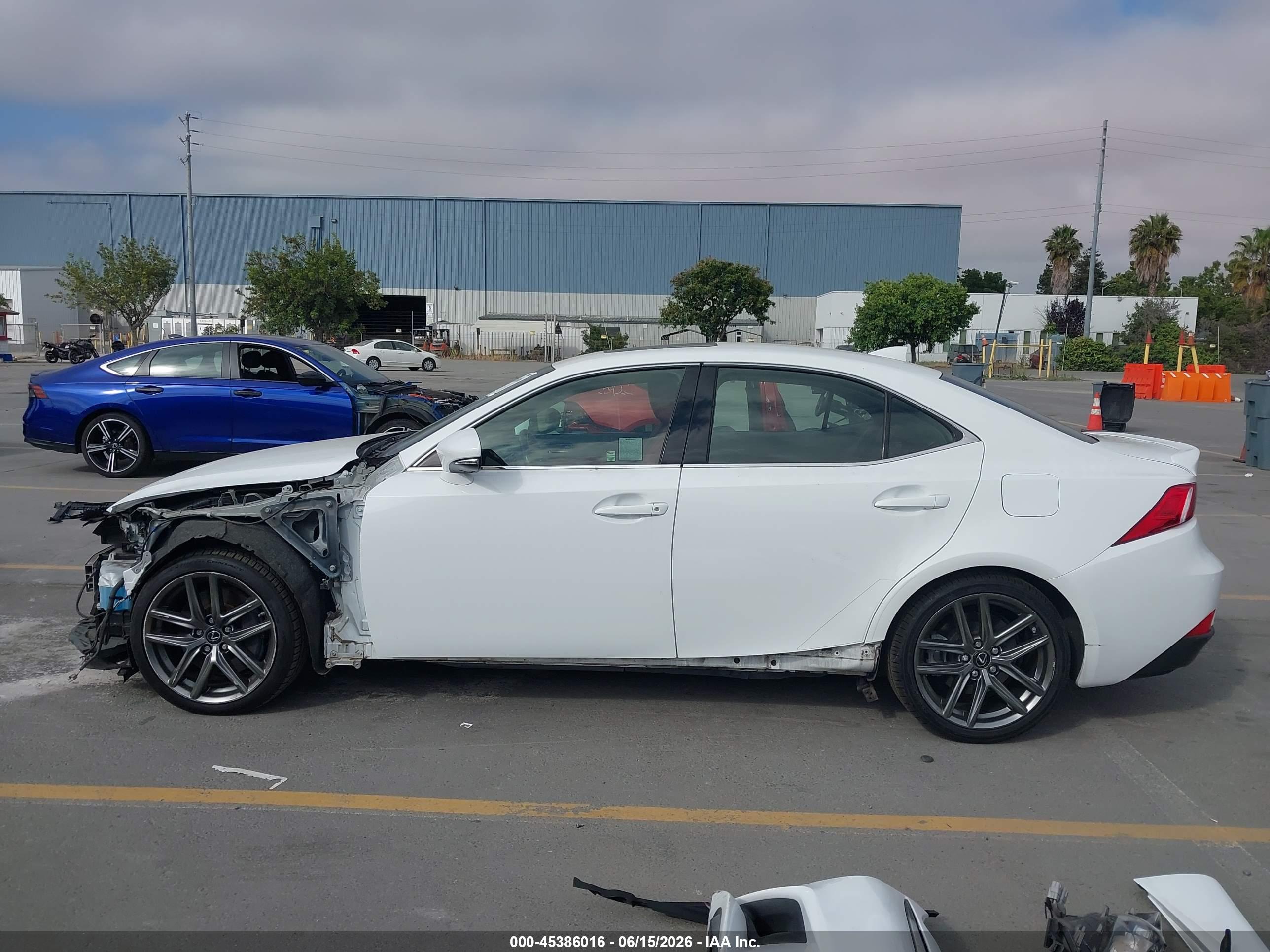 2016 LEXUS IS 200T