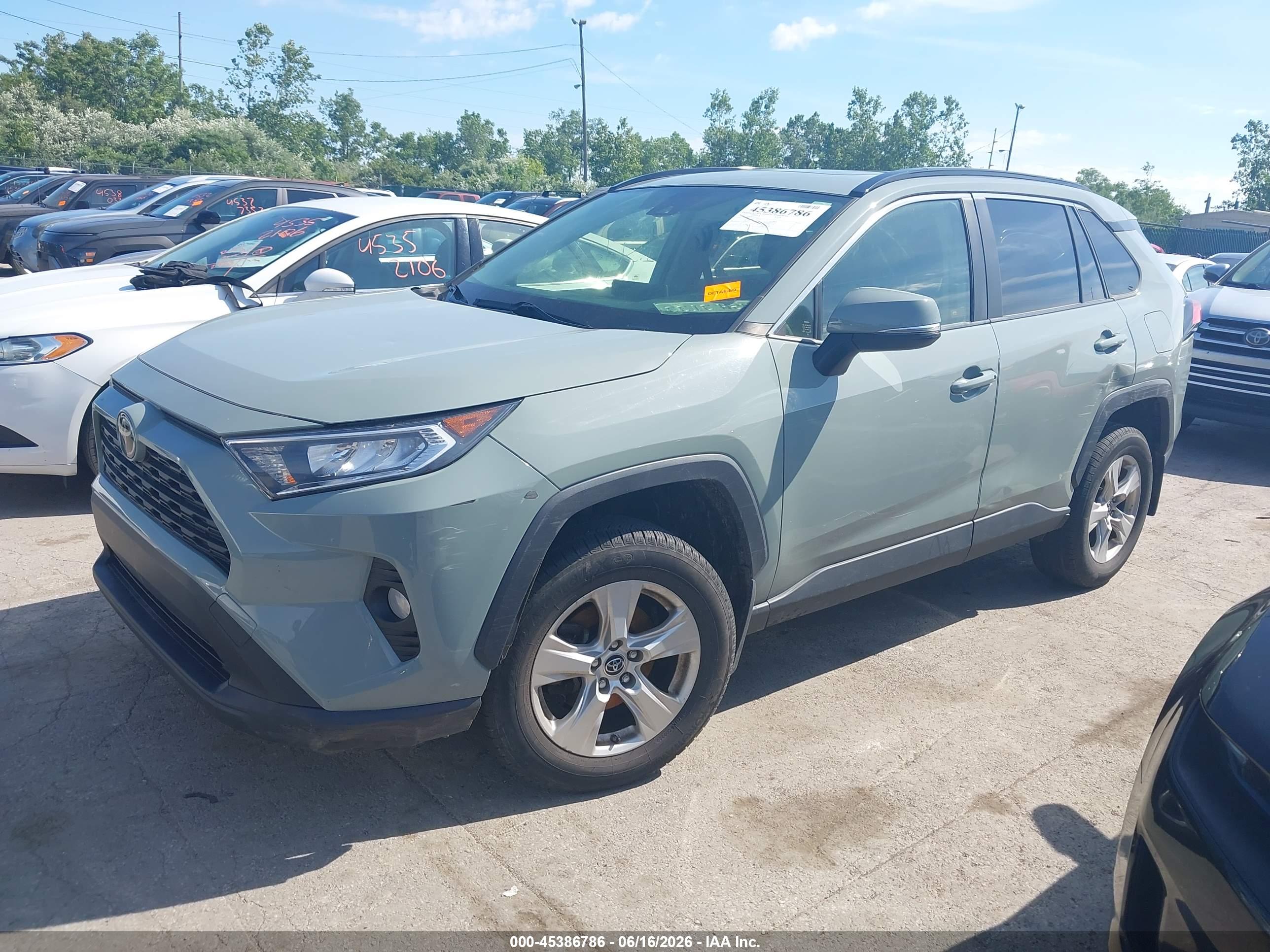 2019 TOYOTA RAV4 XLE — I2