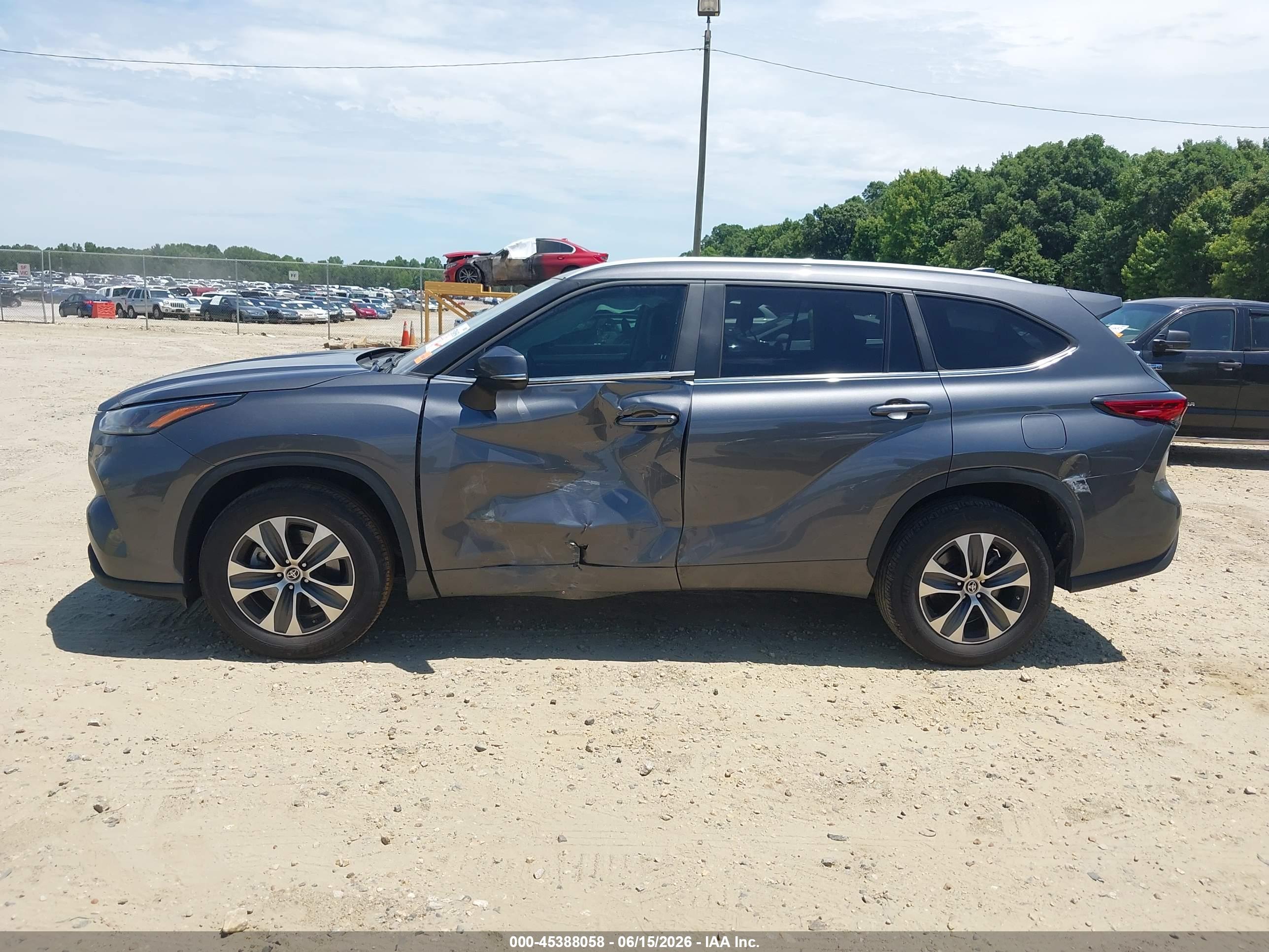 2023 TOYOTA HIGHLANDER XLE