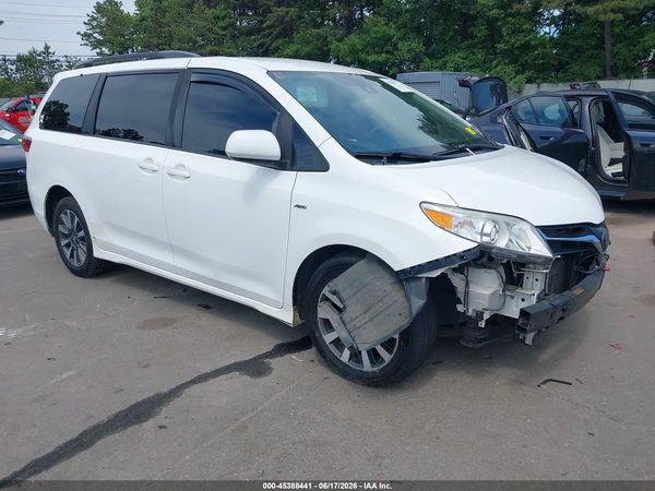 2018 TOYOTA SIENNA LE 7 PASSENGER — I1