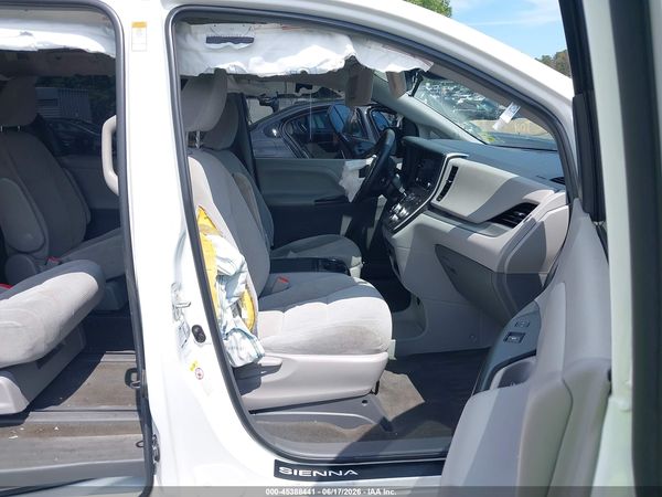 2018 TOYOTA SIENNA LE 7 PASSENGER — I5