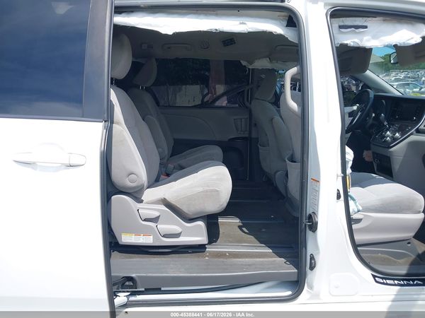 2018 TOYOTA SIENNA LE 7 PASSENGER — I8