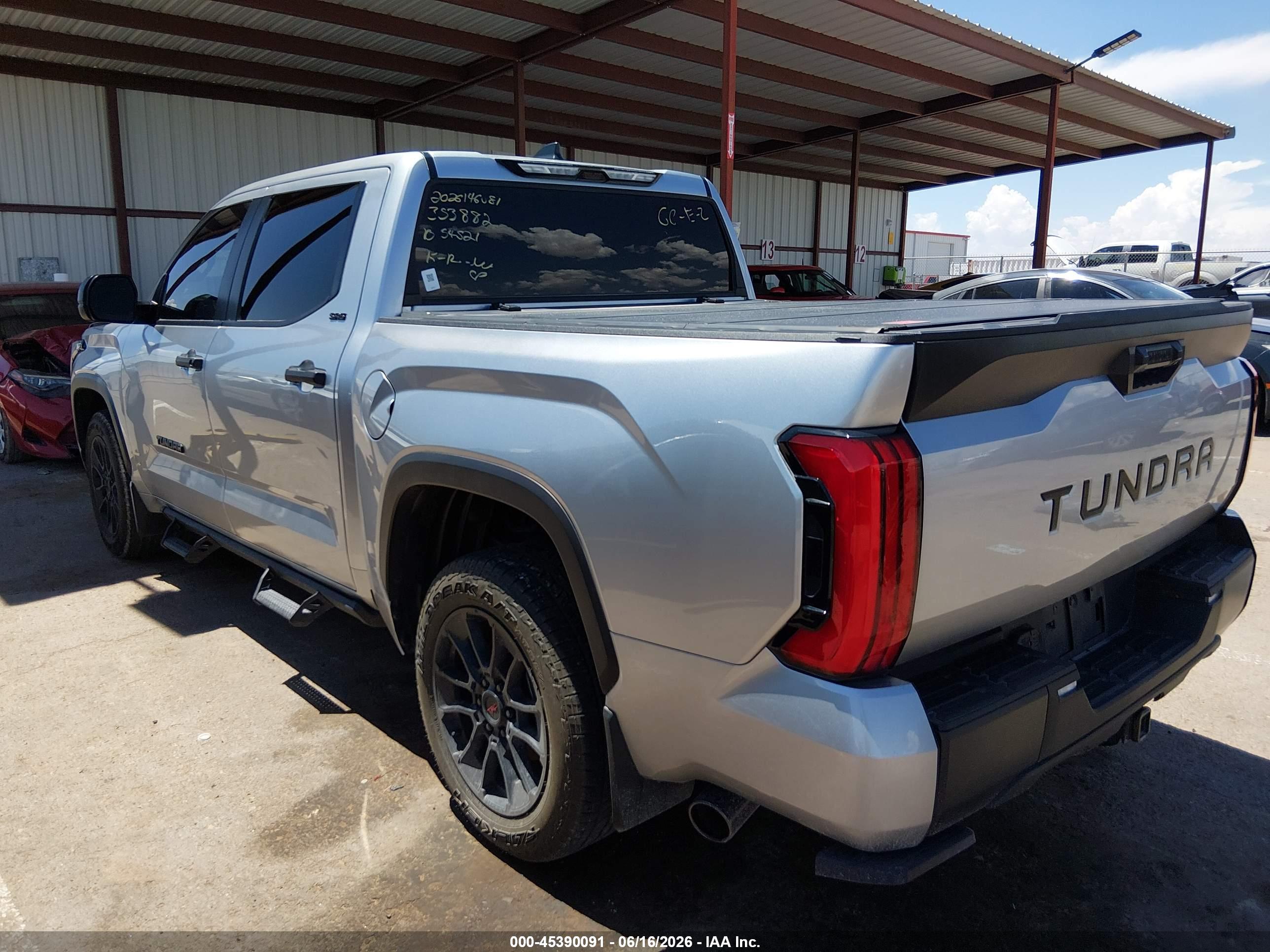 2025 TOYOTA TUNDRA SR5