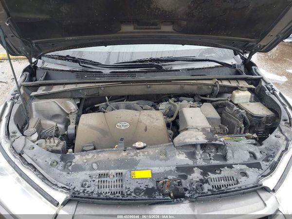 2018 TOYOTA HIGHLANDER LE