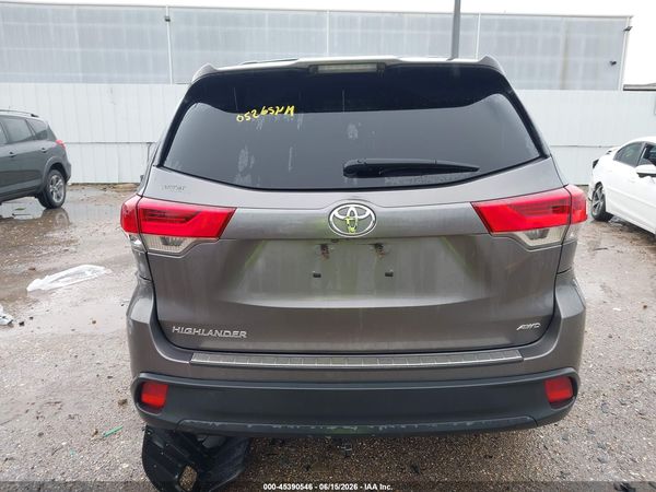 2018 TOYOTA HIGHLANDER LE