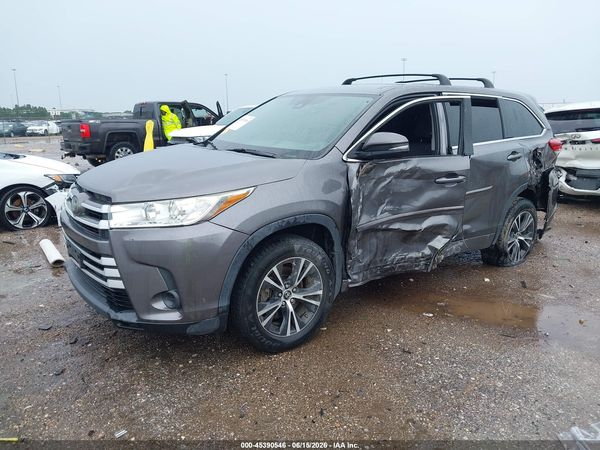 2018 TOYOTA HIGHLANDER LE