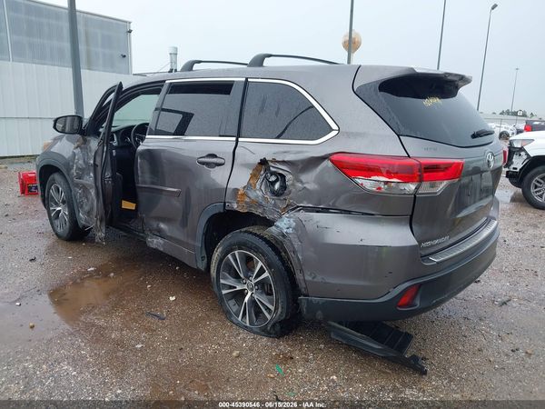 2018 TOYOTA HIGHLANDER LE