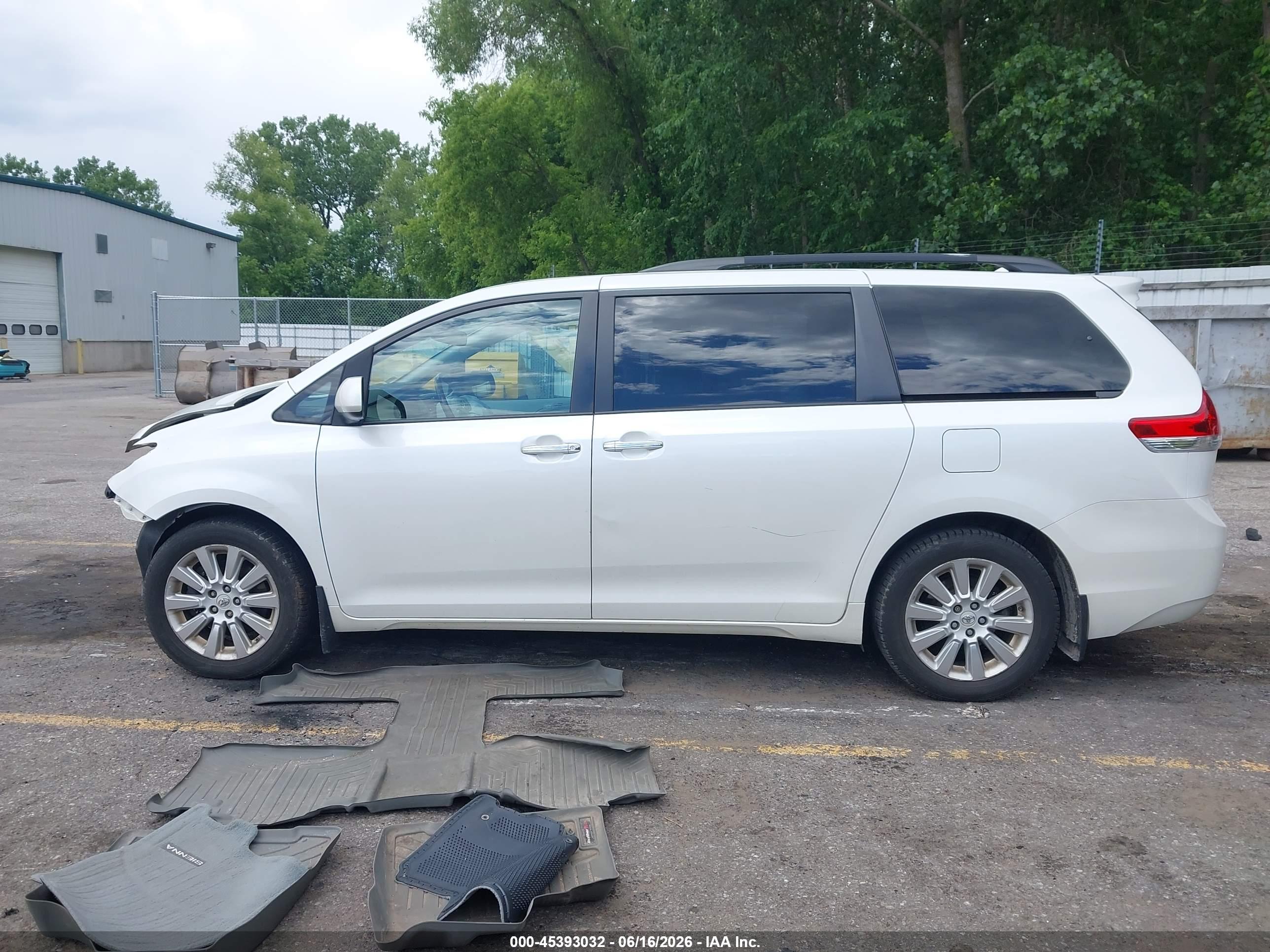 2012 TOYOTA SIENNA LIMITED 7 PASSENGER