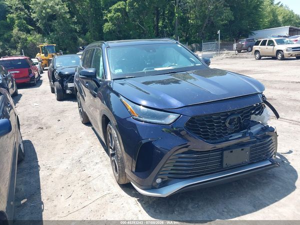 2021 TOYOTA HIGHLANDER XSE