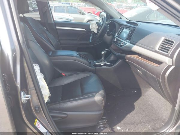 2016 TOYOTA HIGHLANDER XLE V6