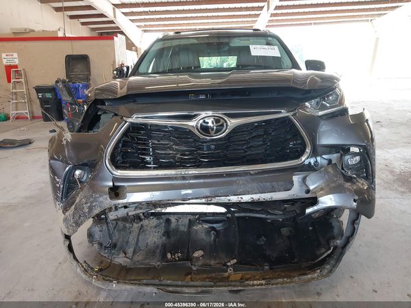 2022 TOYOTA HIGHLANDER PLATINUM