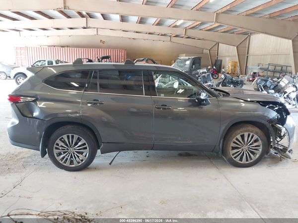 2022 TOYOTA HIGHLANDER PLATINUM