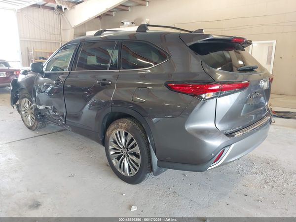 2022 TOYOTA HIGHLANDER PLATINUM