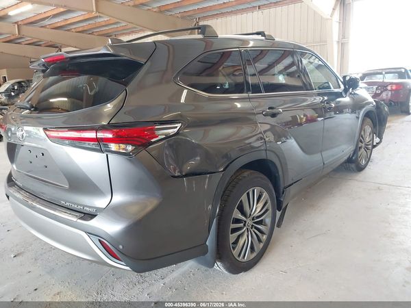 2022 TOYOTA HIGHLANDER PLATINUM