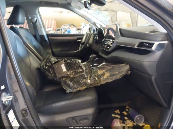 2022 TOYOTA HIGHLANDER PLATINUM