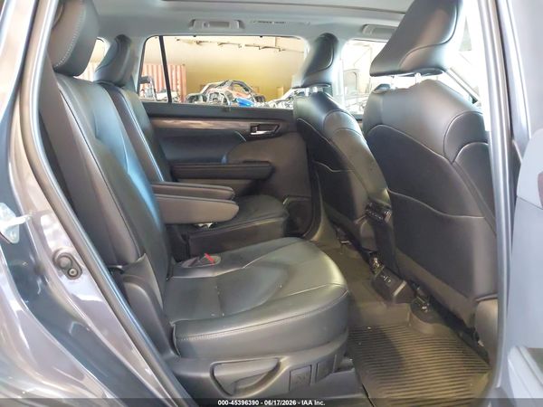 2022 TOYOTA HIGHLANDER PLATINUM