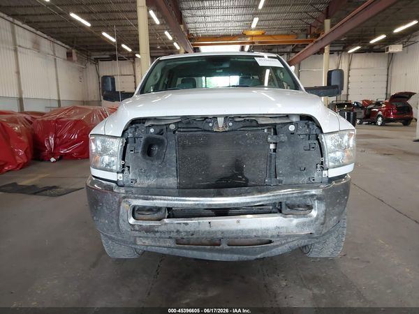 2017 RAM 3500 SLT  4X4 8' BOX