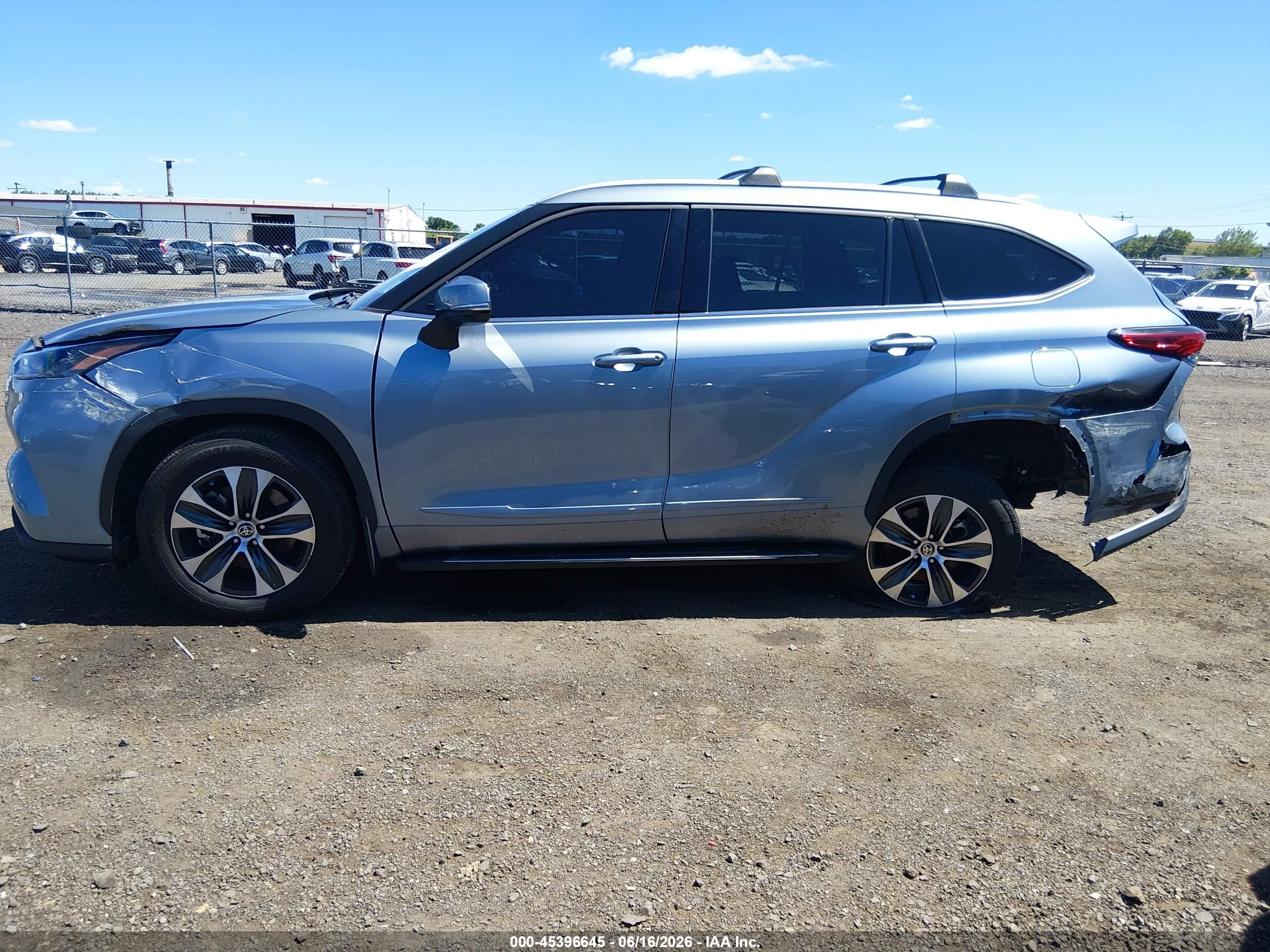 2022 TOYOTA HIGHLANDER XLE