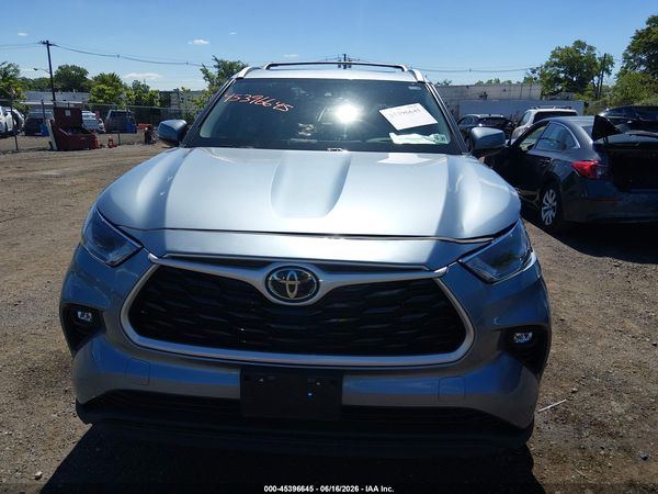 2022 TOYOTA HIGHLANDER XLE