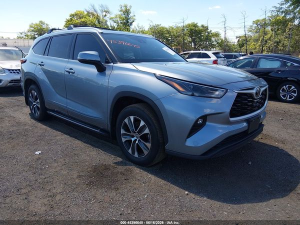 2022 TOYOTA HIGHLANDER XLE
