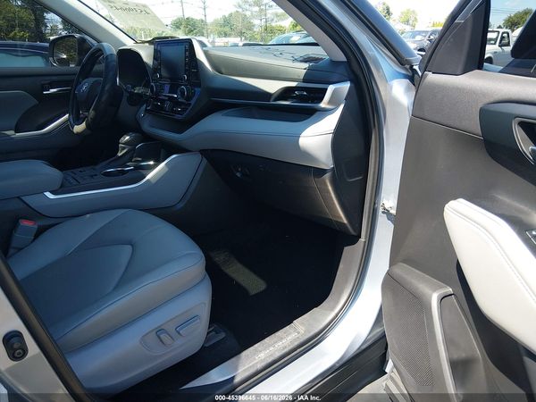2022 TOYOTA HIGHLANDER XLE