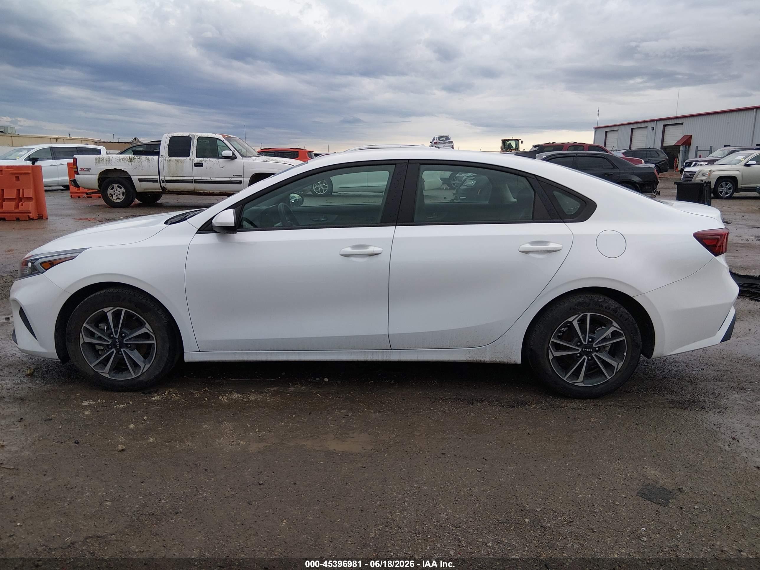 2024 KIA FORTE LXS