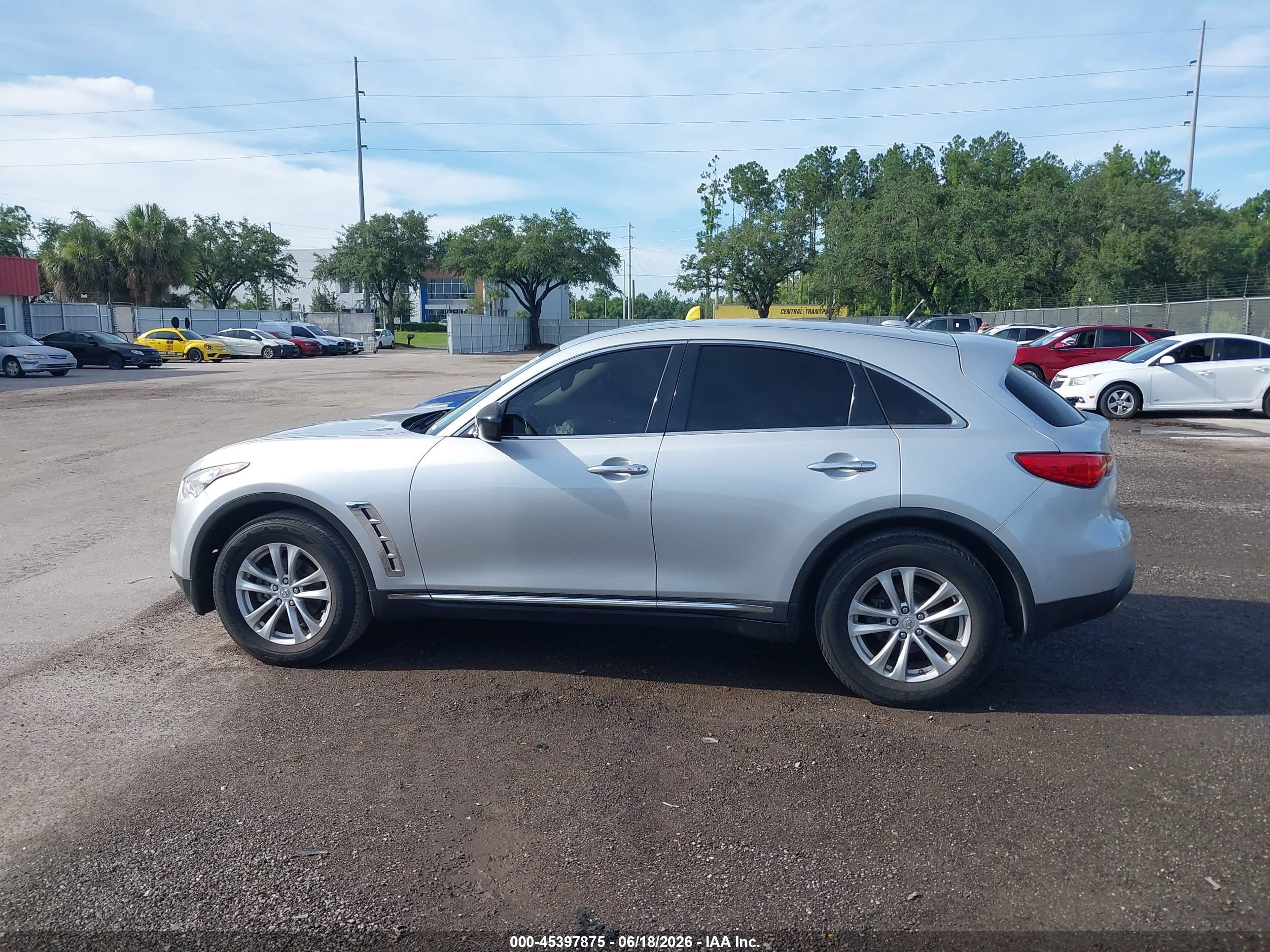 2017 INFINITI QX70