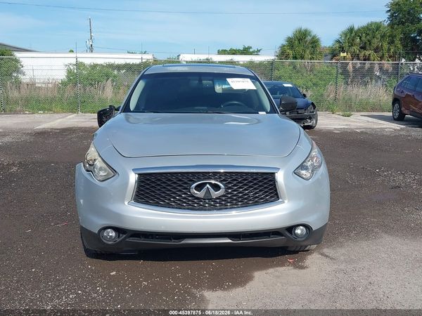 2017 INFINITI QX70