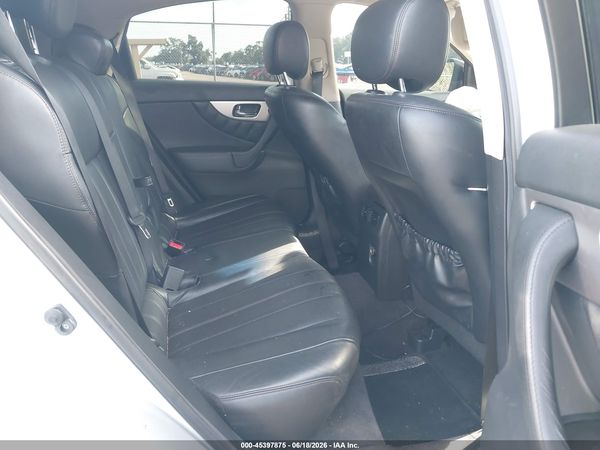 2017 INFINITI QX70