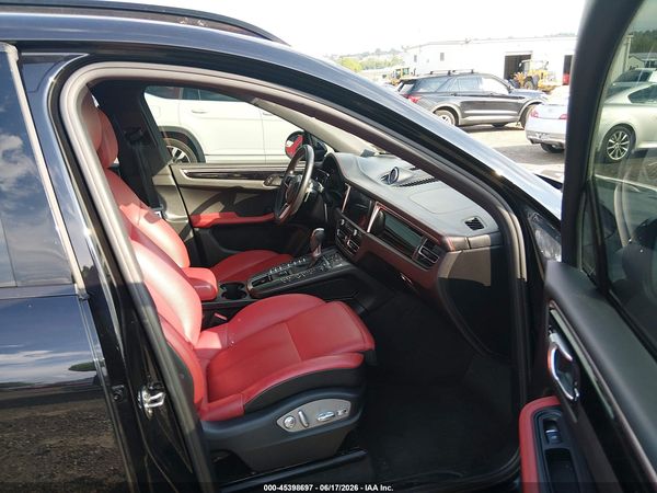 2019 PORSCHE MACAN