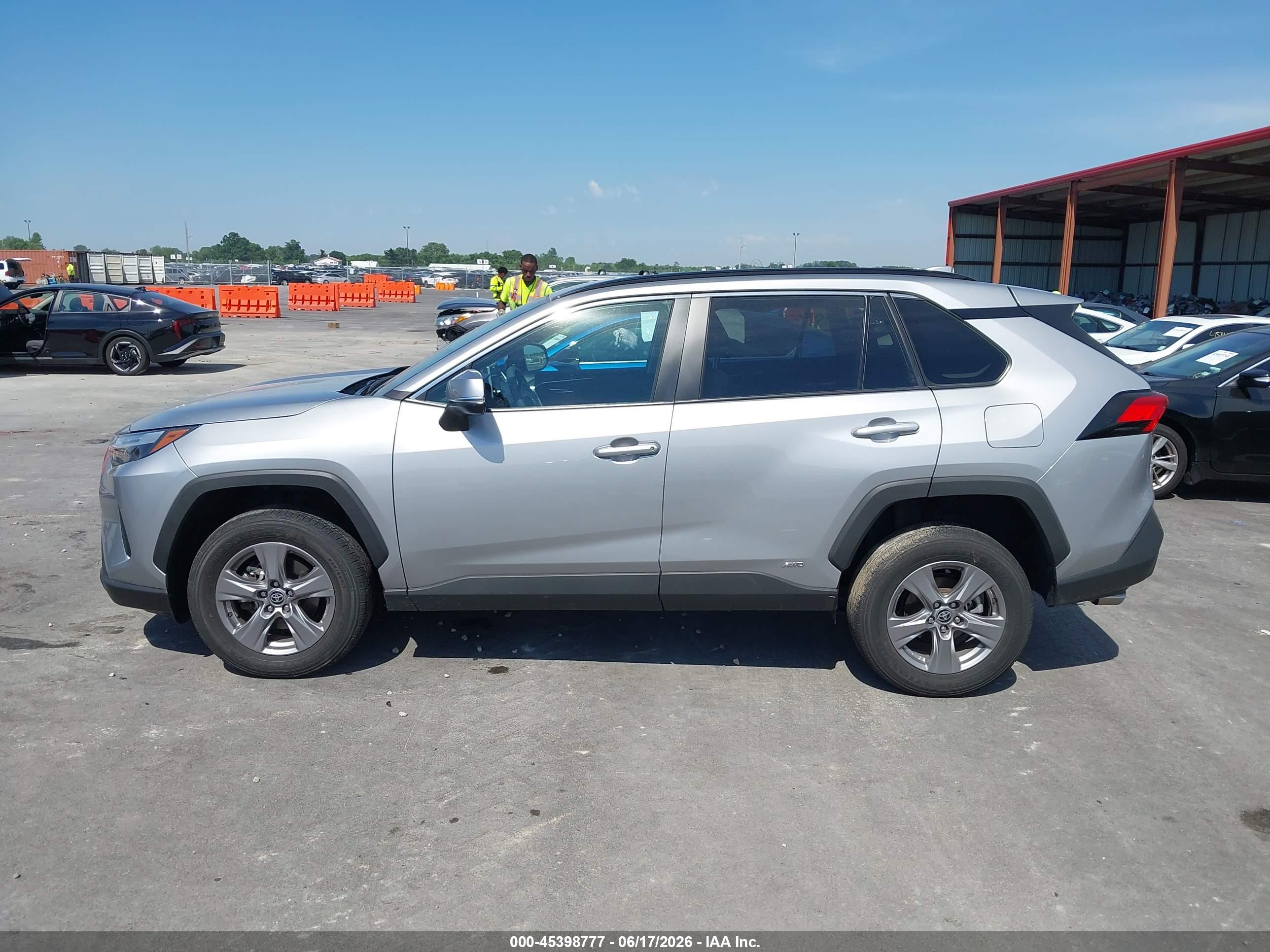 2024 TOYOTA RAV4 HYBRID XLE