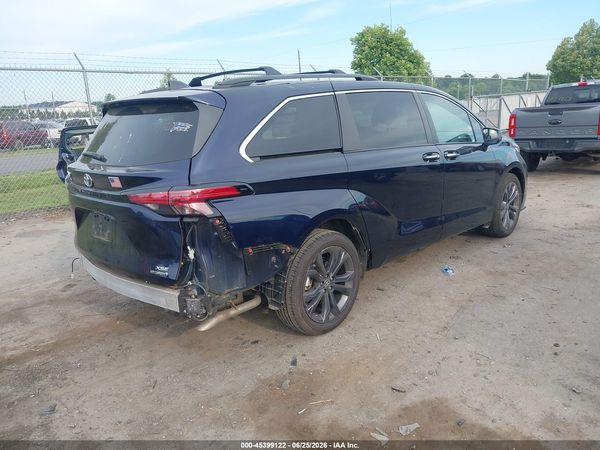 2022 TOYOTA SIENNA XSE — I4