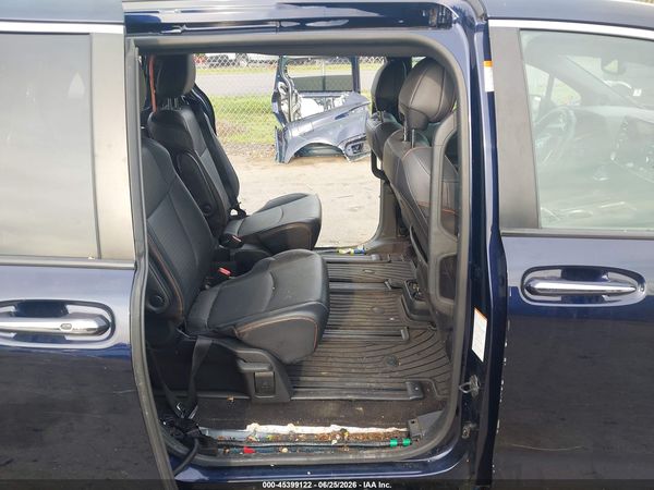 2022 TOYOTA SIENNA XSE — I8