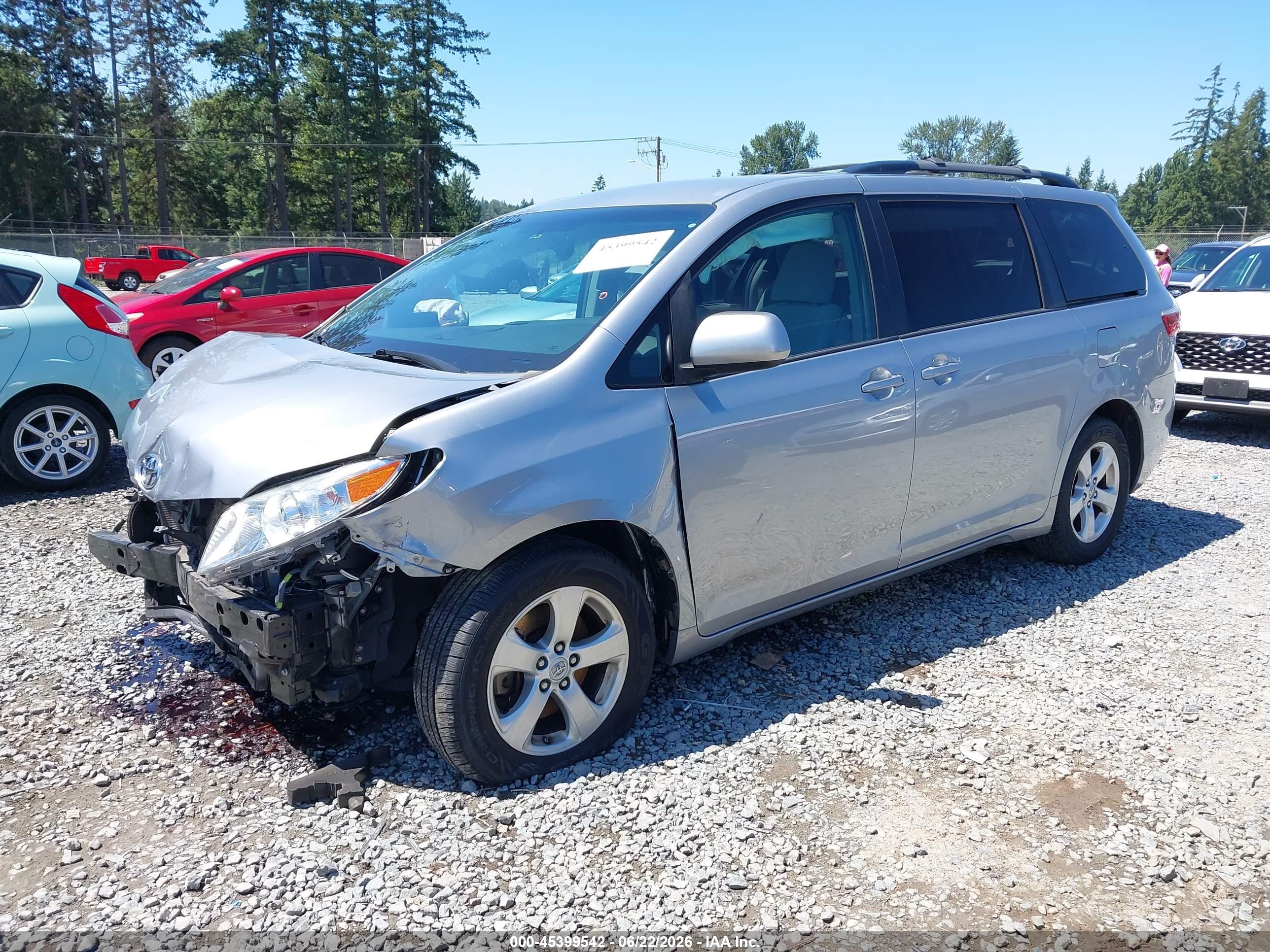 2017 TOYOTA SIENNA LE 8 PASSENGER — I2