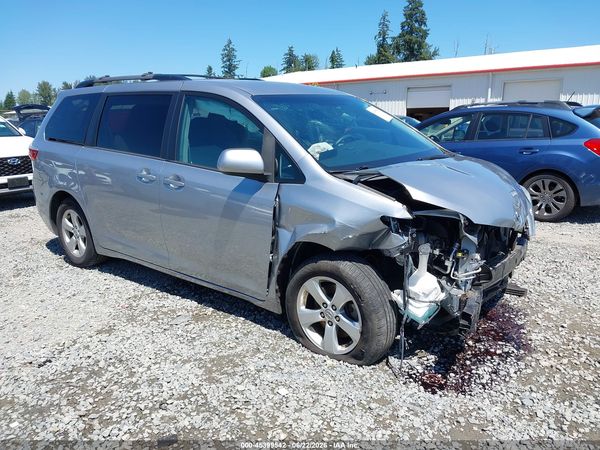 2017 TOYOTA SIENNA LE 8 PASSENGER — I1