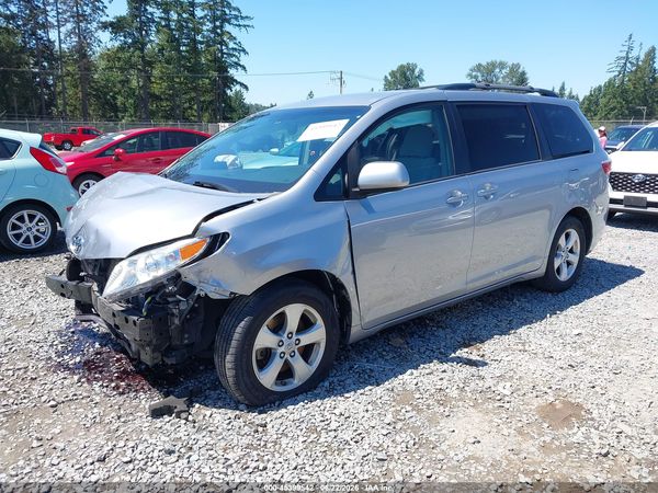 2017 TOYOTA SIENNA — I2