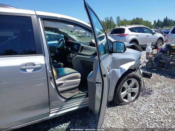 2017 TOYOTA SIENNA LE 8 PASSENGER — I5