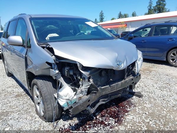 2017 TOYOTA SIENNA LE 8 PASSENGER — I6