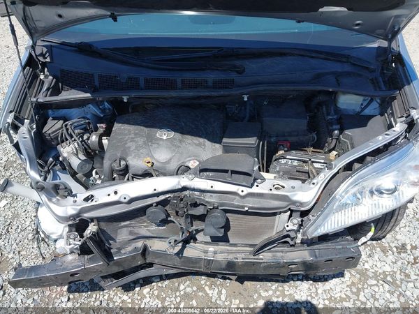 2017 TOYOTA SIENNA LE 8 PASSENGER — I10