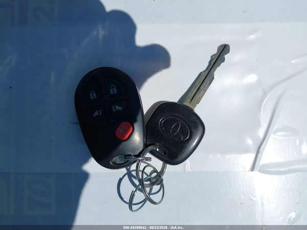 2017 TOYOTA SIENNA LE 8 PASSENGER — I11