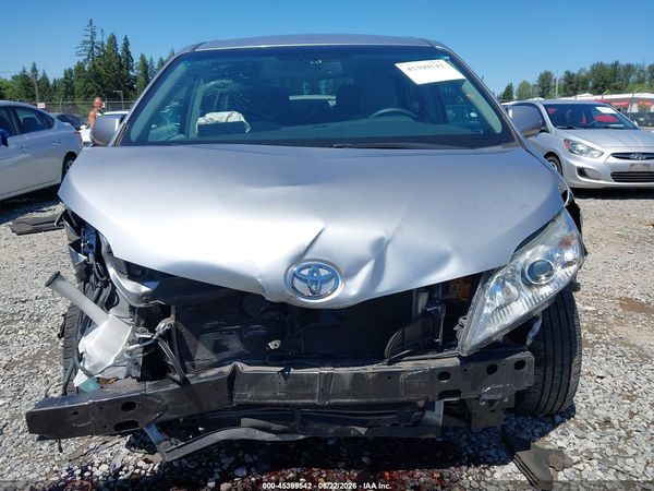 2017 TOYOTA SIENNA LE 8 PASSENGER — I115