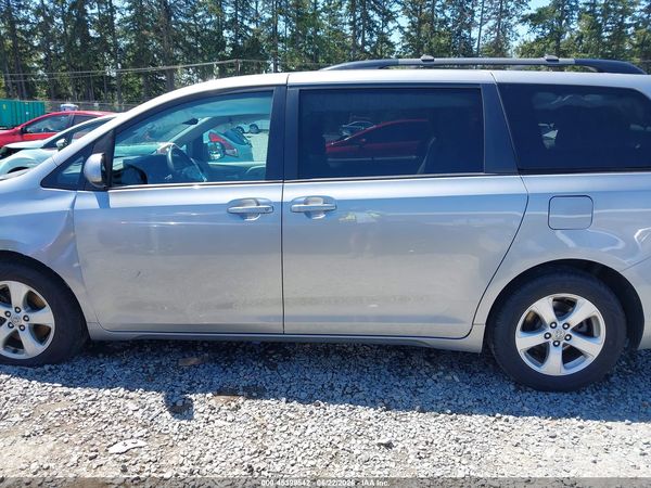 2017 TOYOTA SIENNA LE 8 PASSENGER — I117