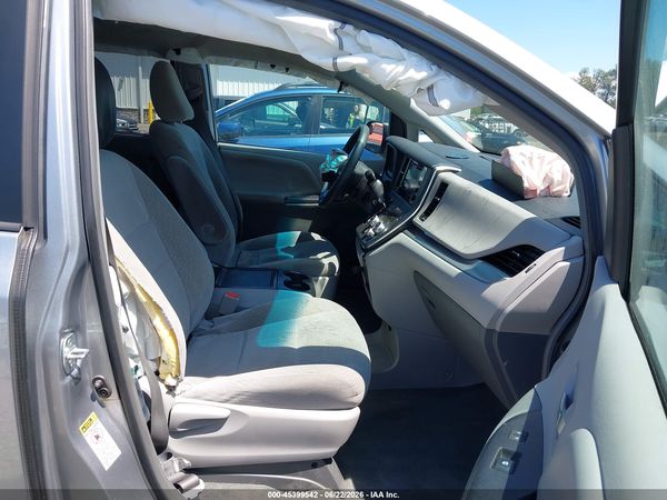2017 TOYOTA SIENNA LE 8 PASSENGER — I152