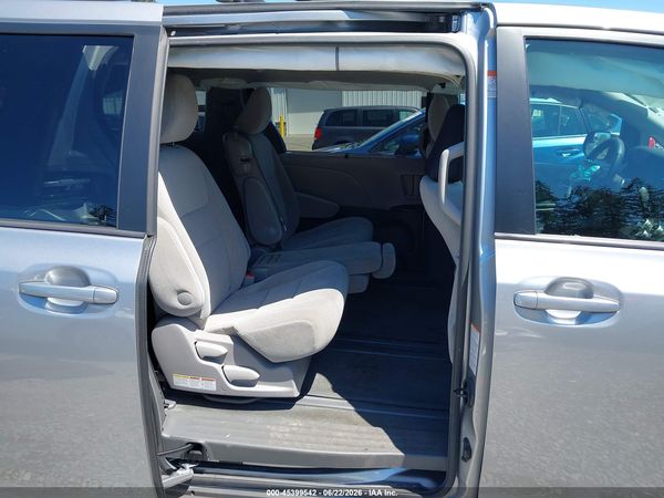2017 TOYOTA SIENNA LE 8 PASSENGER — I153